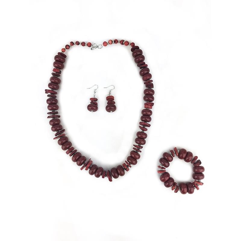 Parure marocchina fatta da pietre dure, perline e componenti di bigiotteria