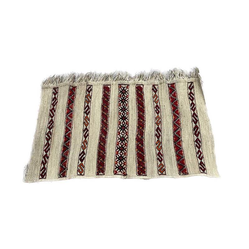 Tappeto marocchino in fibra intrecciata e ricamo in stoffa tutto realizzato a mano - Dimensioni cm165*110