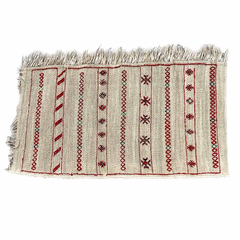 Tappeto marocchino in fibra intrecciata e ricamo in stoffa tutto realizzato a mano - Dimensioni cm180*105
